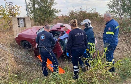 Τροχαίο ατύχημα στην Παλαγία - I.X. βγήκε εκτός δρόμου (φωτο)